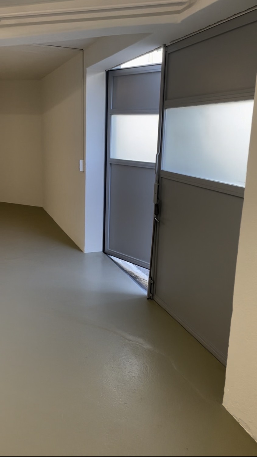105m² commercial