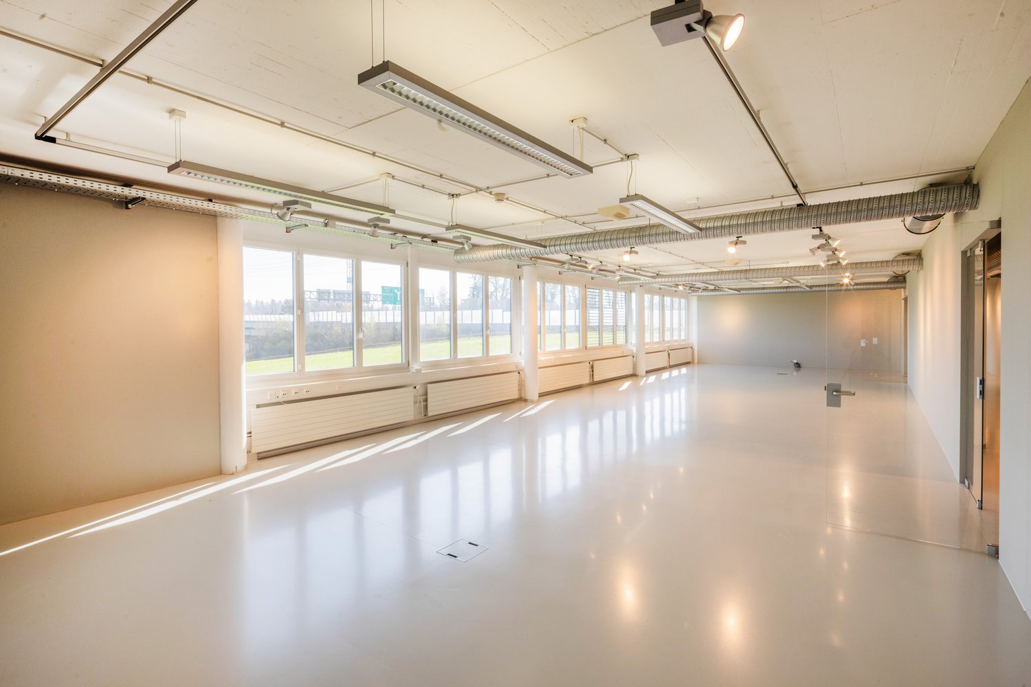 130m² office