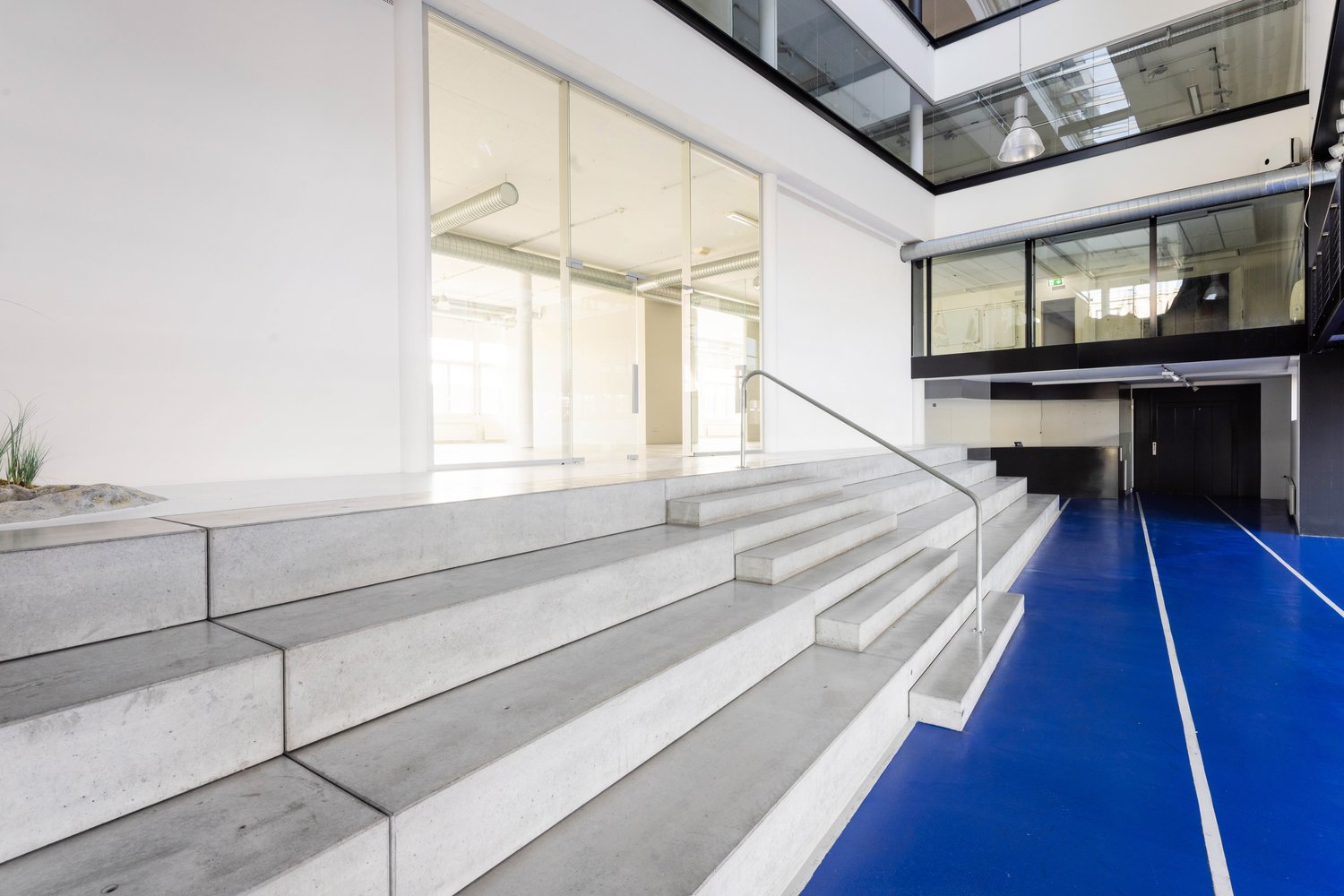 130m² office