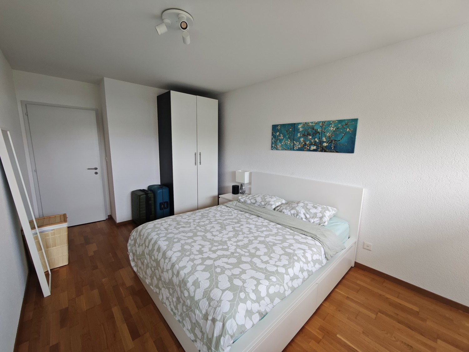 Appartement de 3 ½ pièces","description":"Appartement disponible pour 1 an (oct. 2026 - sept. 2027) (une entrée anticipée en septembre peut être discutée). L'appartement est idéalement situé entre la gare de Wankdorf et le Wankdorf Center. L'appartement est meublé. Les coûts incluent : le loyer, les