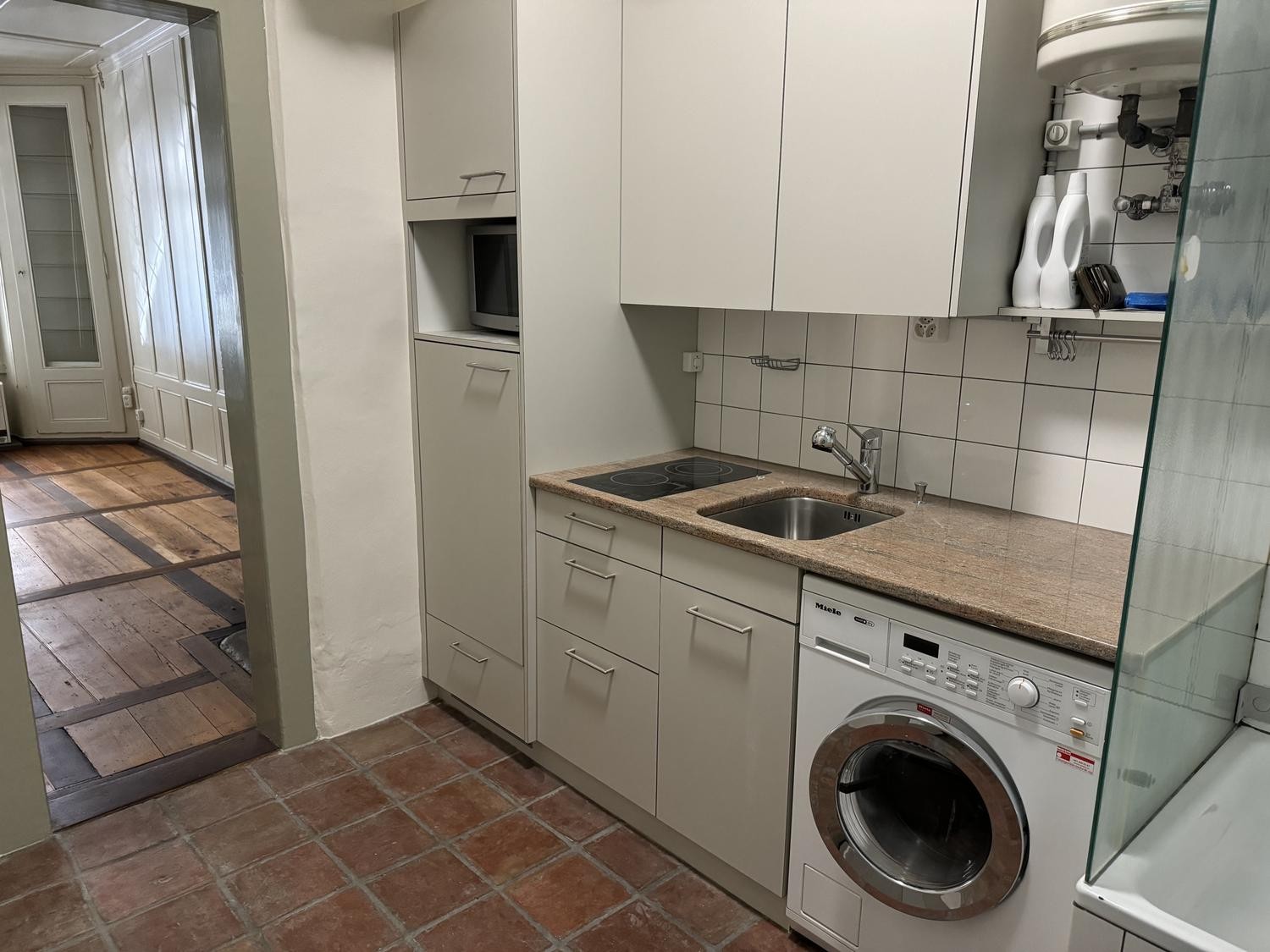 1 room apartment, Foto 4 von 7