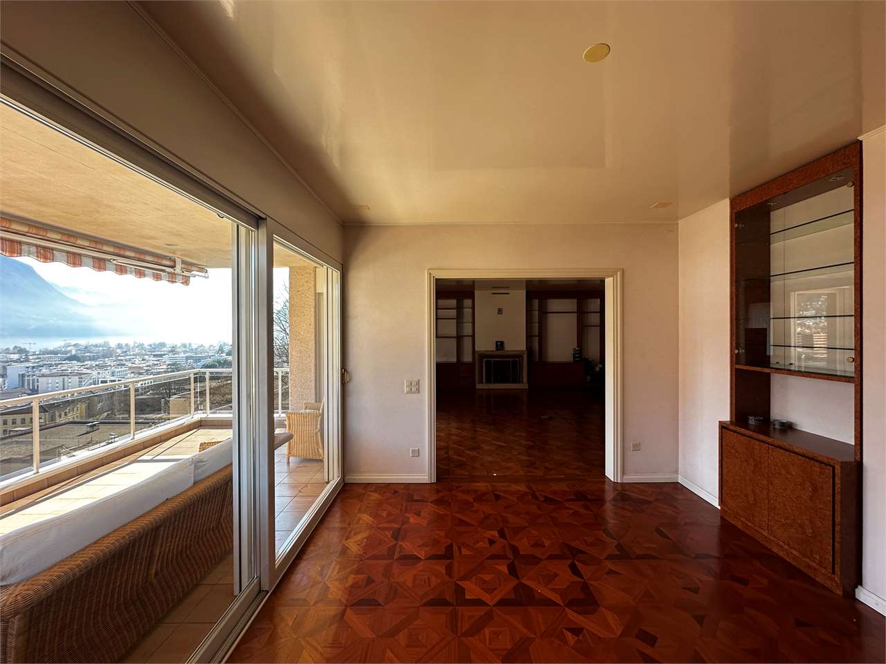9 rooms apartment