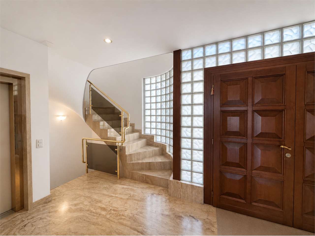 9 rooms apartment