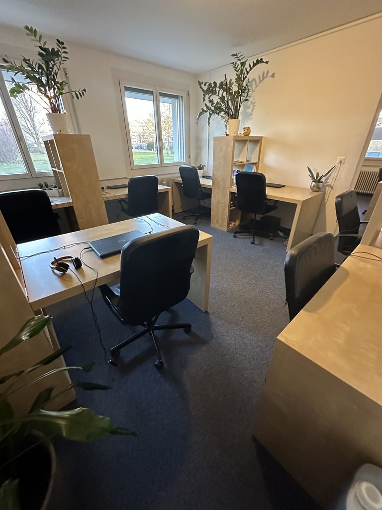 105m² commercial