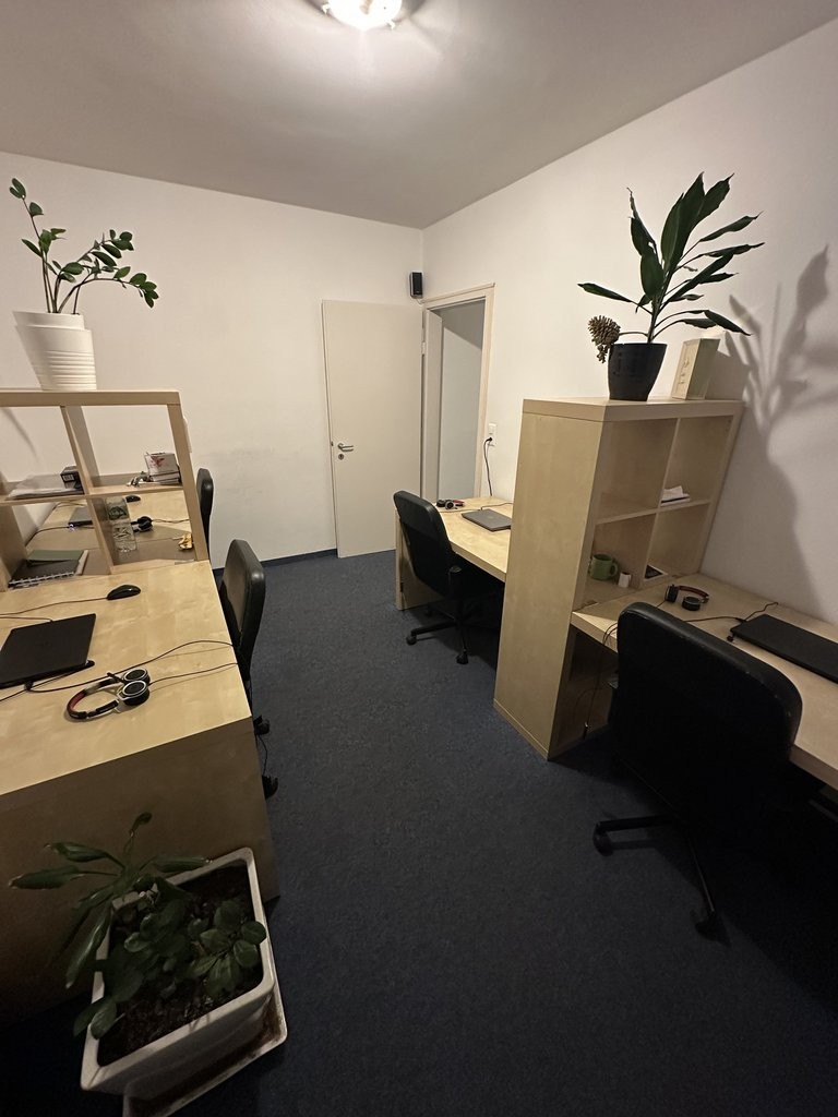 105m² commercial
