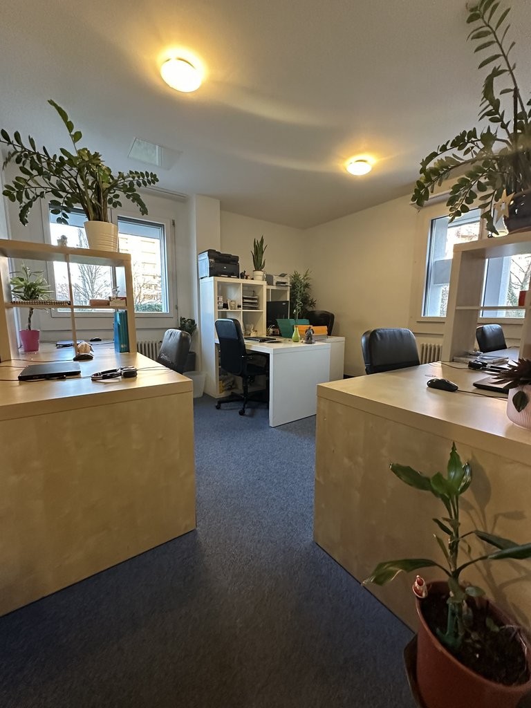 105m² commercial