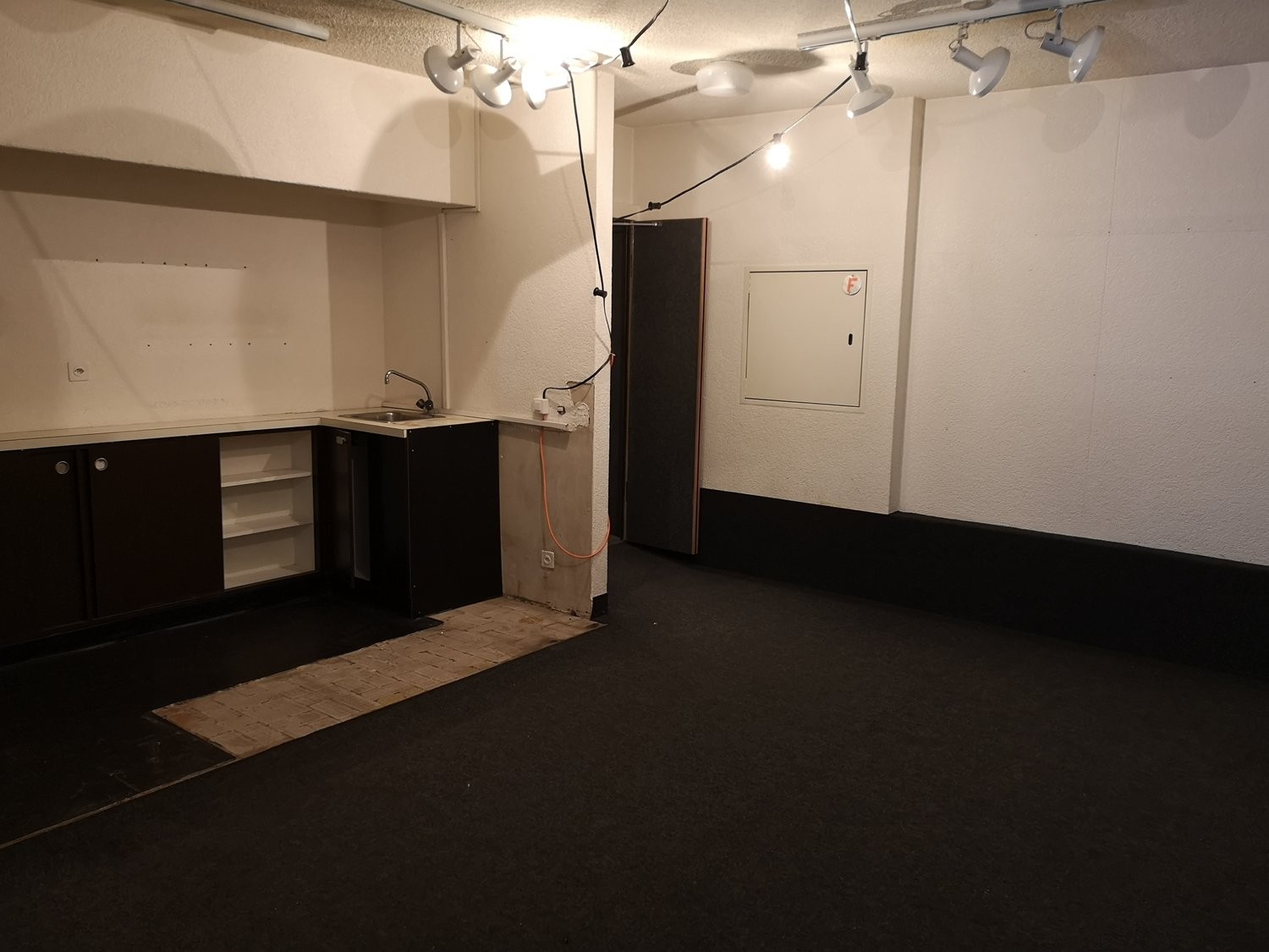190m² Laden, Foto 3 von 4