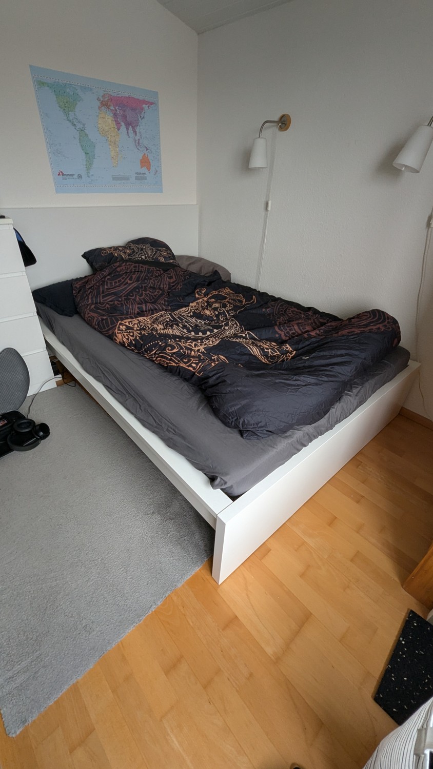 Chambre dans une colocation
Chambre meublée pour le mois d'août (la dernière semaine de juillet est également possible) dans une colocation avec un couple + chien.
Selon la demande, je suis prêt à sous-louer pour une période plus courte à un prix réduit à déterminer. Dans tous les cas, je demande , photo 1 sur 6