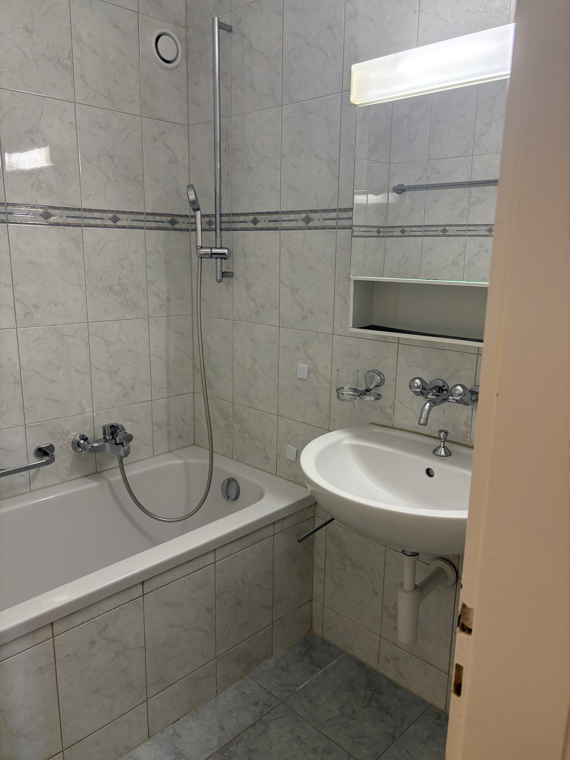 5 rooms apartment