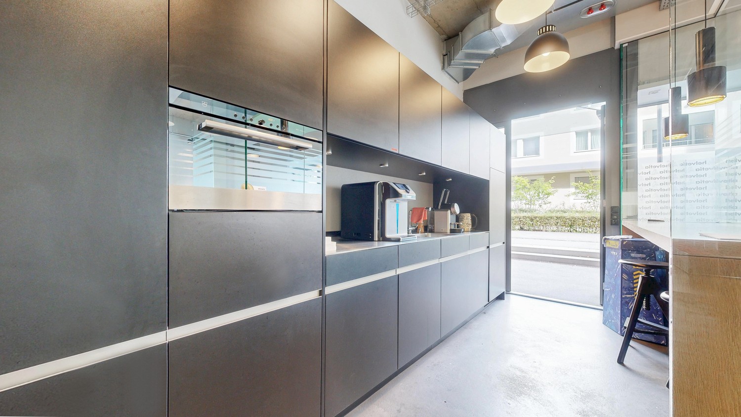 220m² office