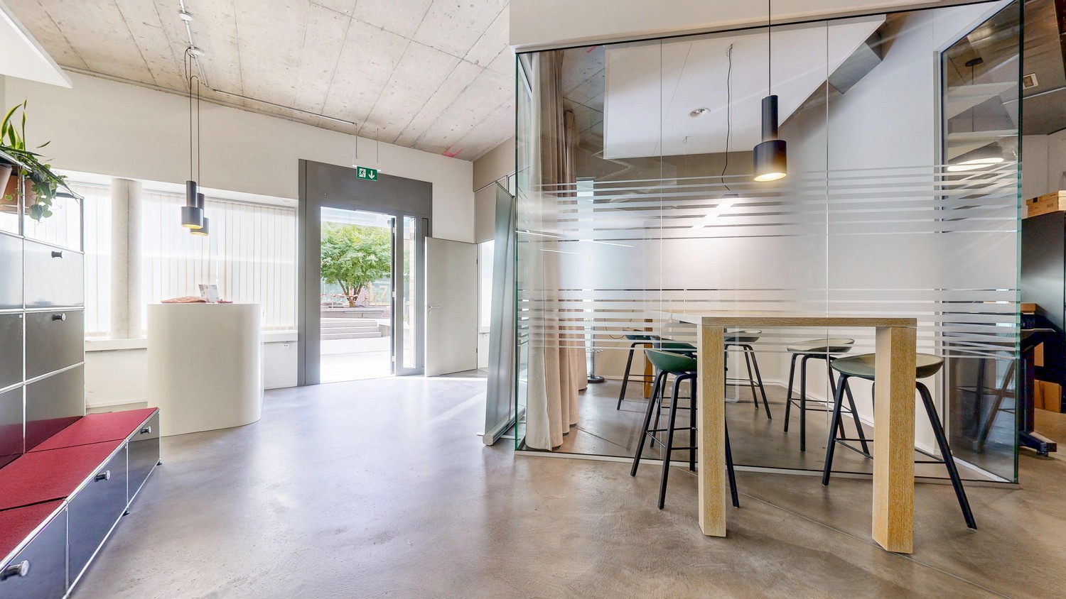 220m² office
