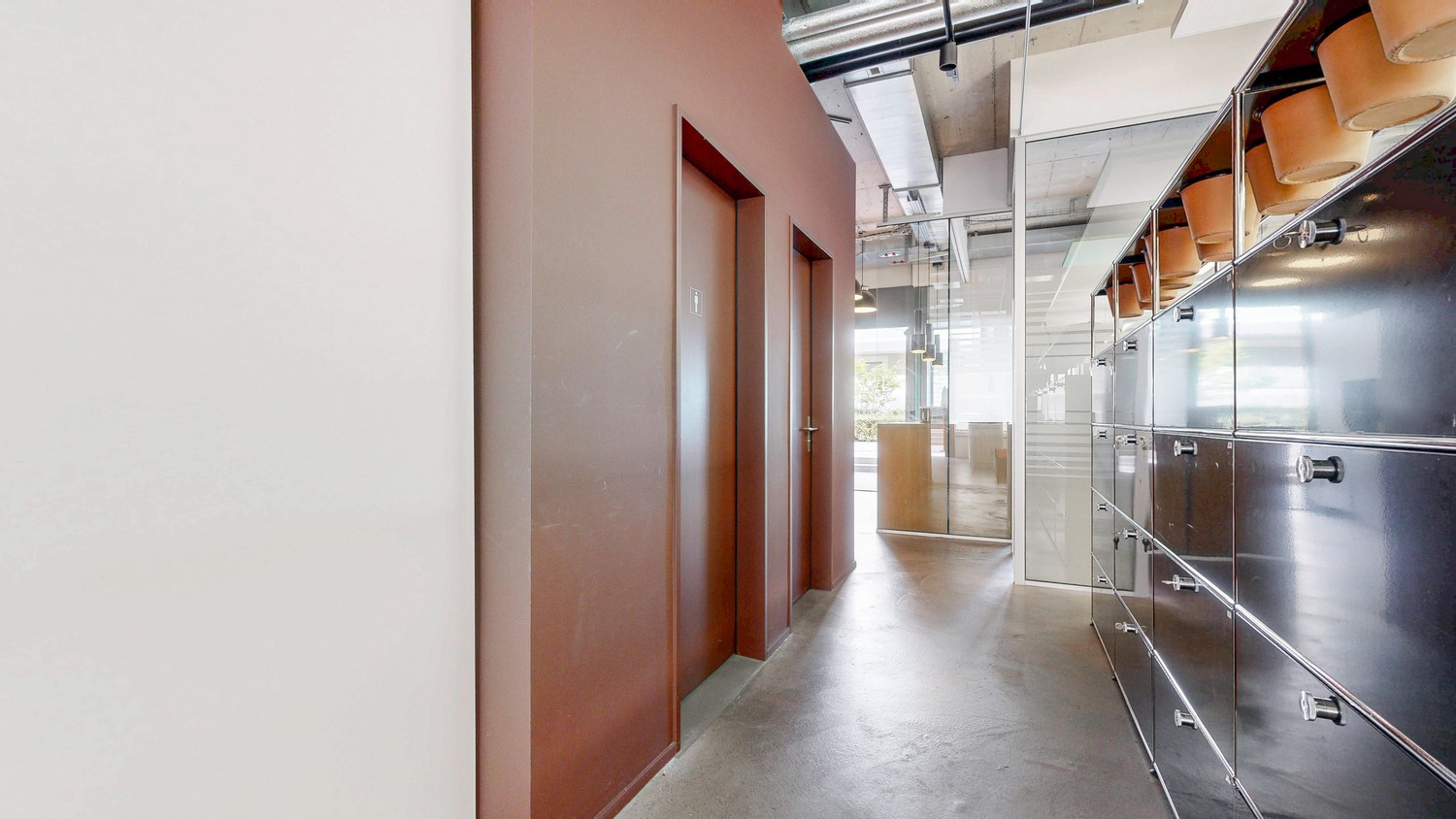 220m² office