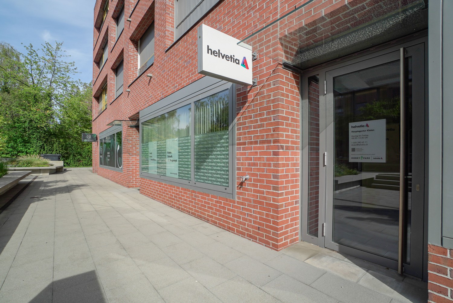 220m² office