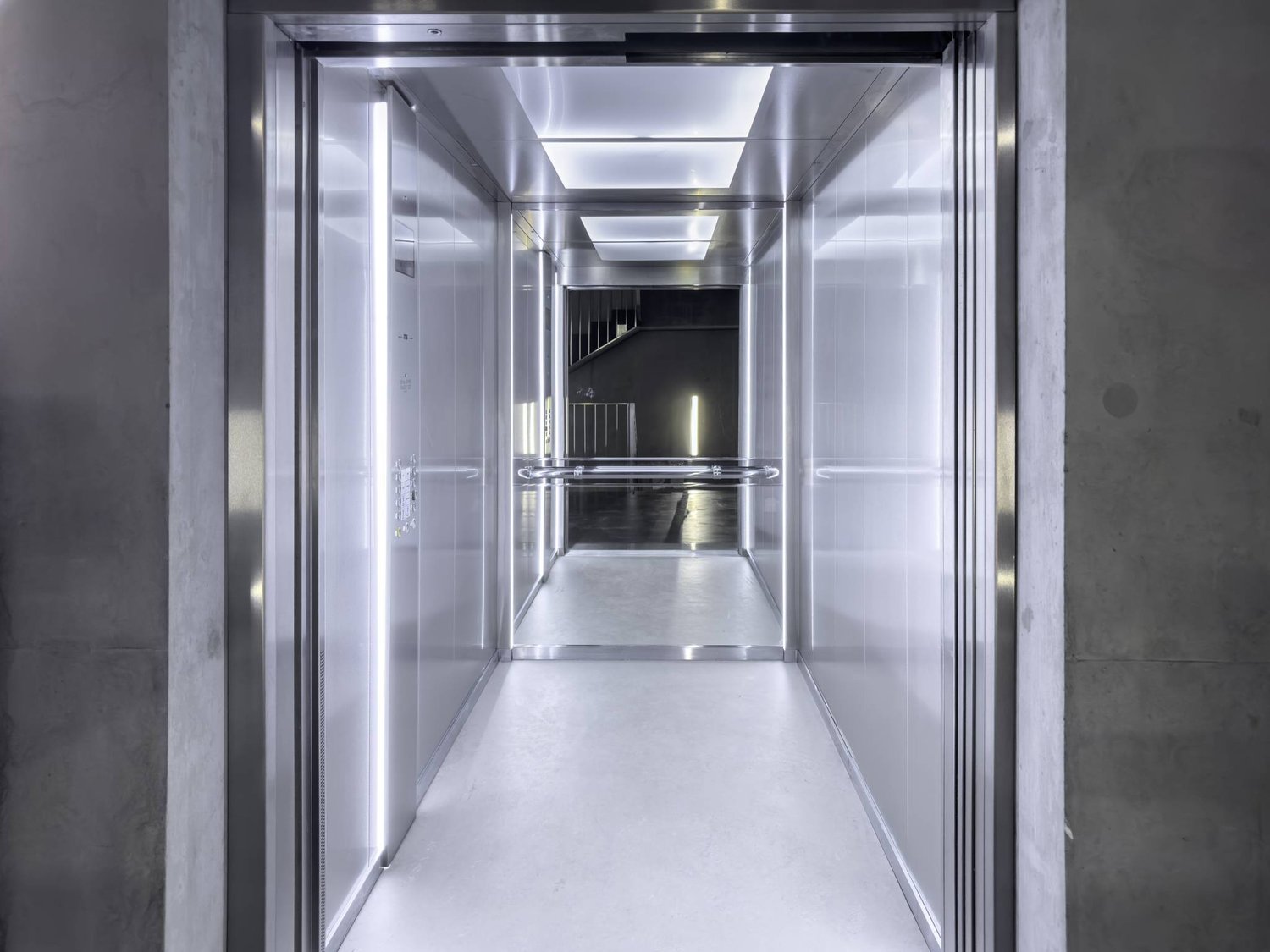 900m² office