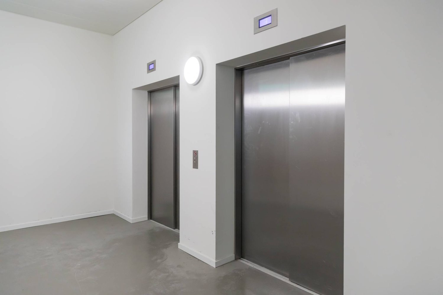900m² office