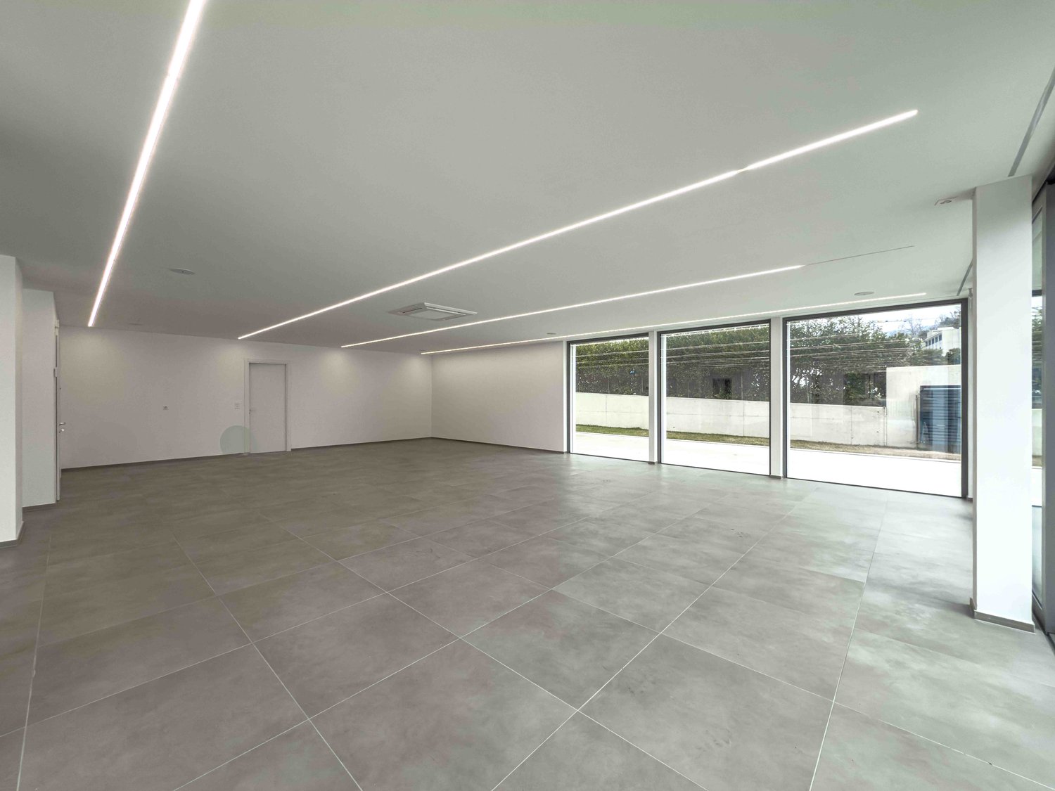 101m² shop