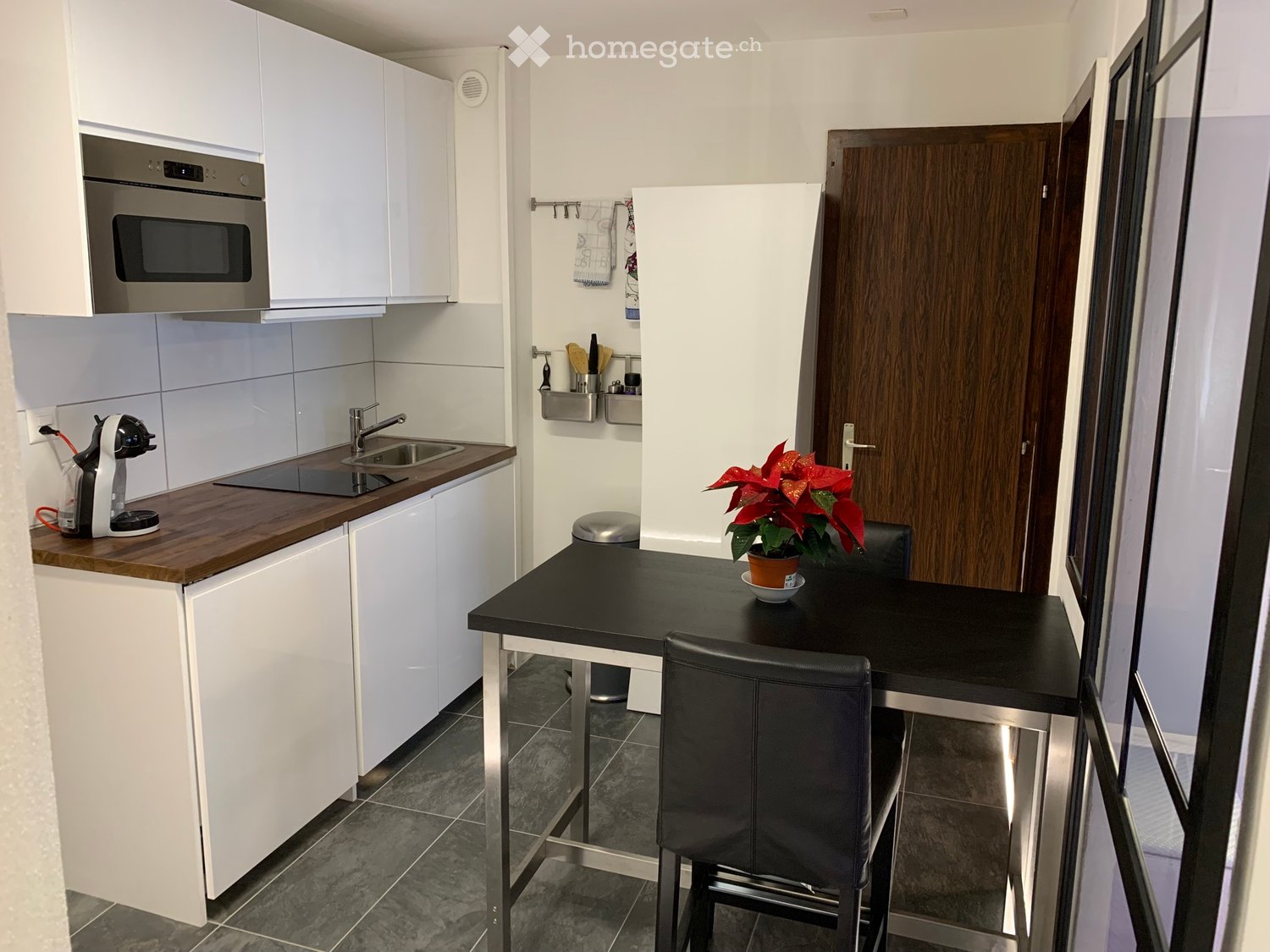 Location meublée mensuelle, bail de 3 mois renouvelable
Électricité, wifi inclus
Parking 80 ch en supplément
1 mois de caution, photo 1 sur 5