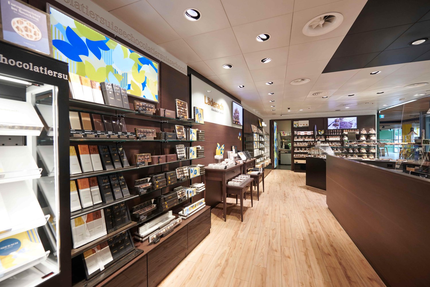 82m² shop
