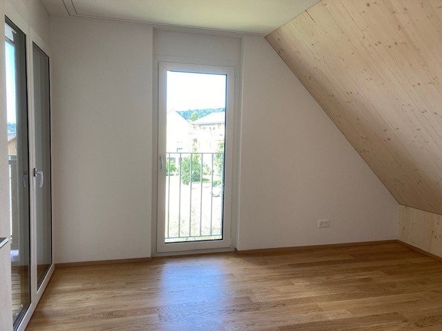 Duplex de 3 ½ pièces

Au 01.10.2026 ou à convenir, nous louons ce magnifique appartement en duplex construit en 2024, doté d'un plan spacieux sur deux étages.

L'appartement moderne dispose de :

- un espace séjour/repas baigné de lumière
- douche/WC
- baignoire/WC
- séjour/salle à manger ainsi que 