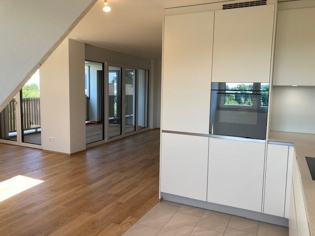 Duplex de 3 ½ pièces

Au 01.10.2026 ou à convenir, nous louons ce magnifique appartement en duplex construit en 2024, doté d'un plan spacieux sur deux étages.

L'appartement moderne dispose de :

- un espace séjour/repas baigné de lumière
- douche/WC
- baignoire/WC
- séjour/salle à manger ainsi que 