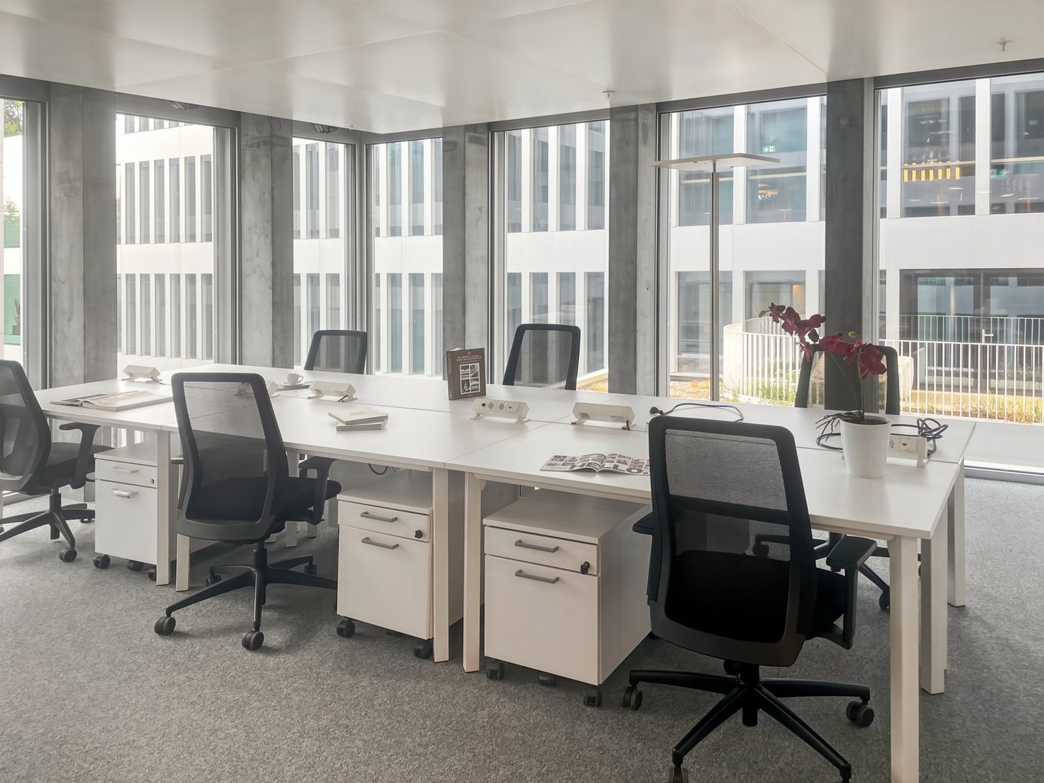 300m² office