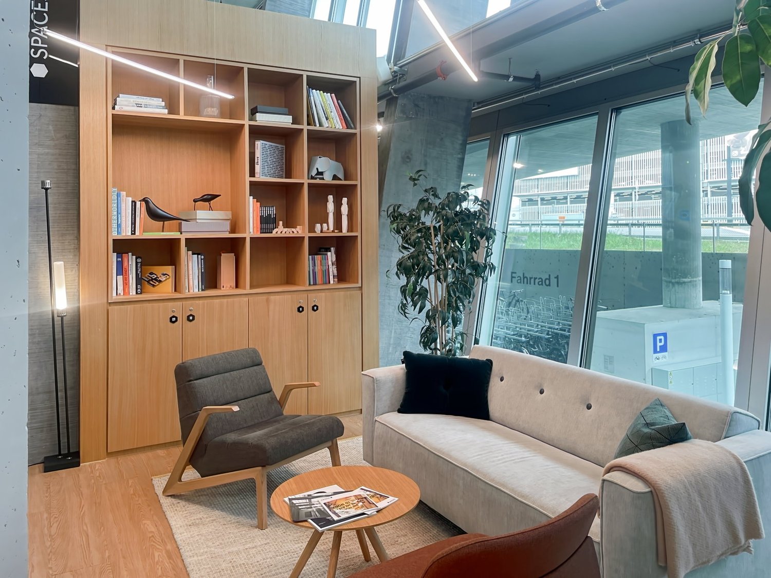 300m² office