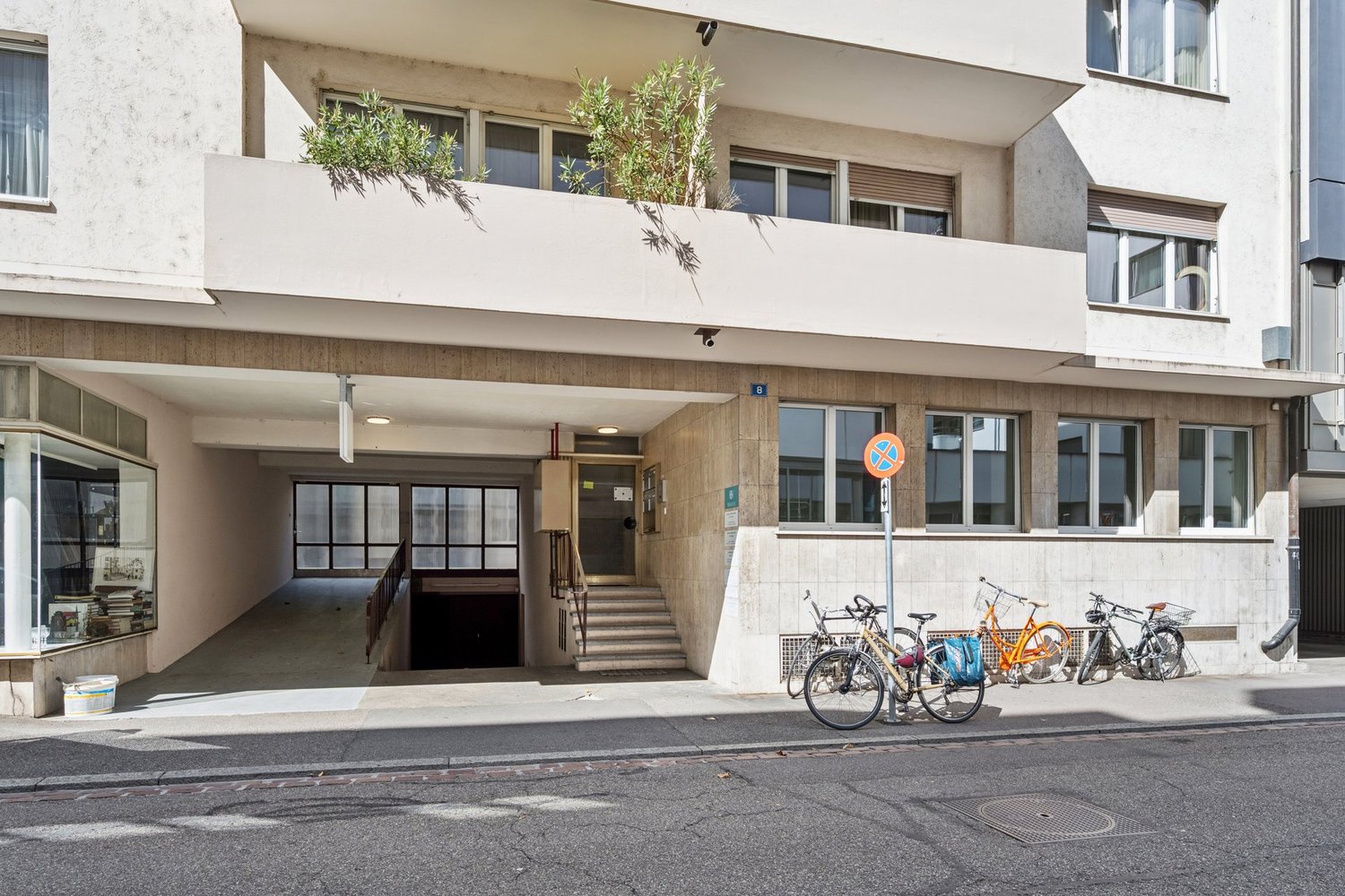 172m² office
