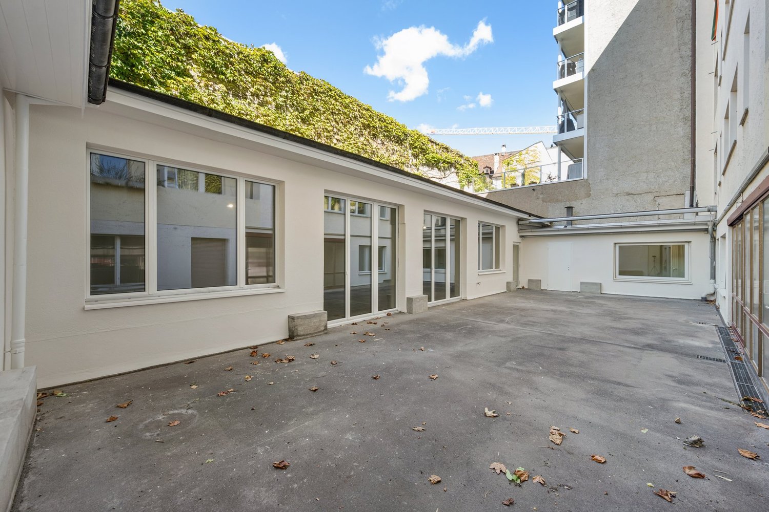 172m² office