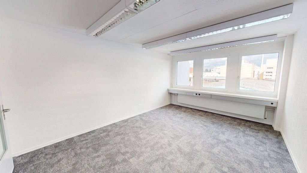 85m² office