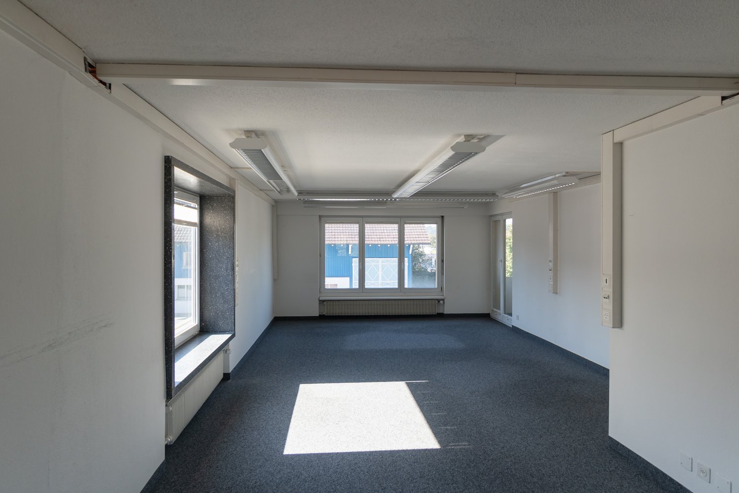 200m² commercial