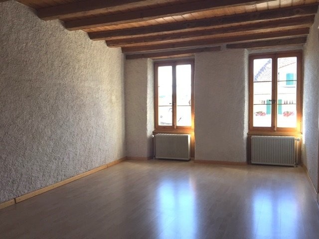 4 ½ Zimmer Duplex","description":"Diese ländliche Ecke wird Sie verwöhnen, zwischen Feldern und den umliegenden Wäldern. Restaurants, ein Schwimmbad sowie ein Supermarkt empfangen die Dorfbewohner. Geniessen Sie auch unverzüglich die frische Luft, der Ort eignet sich dafür besonders gut! **  
**   
