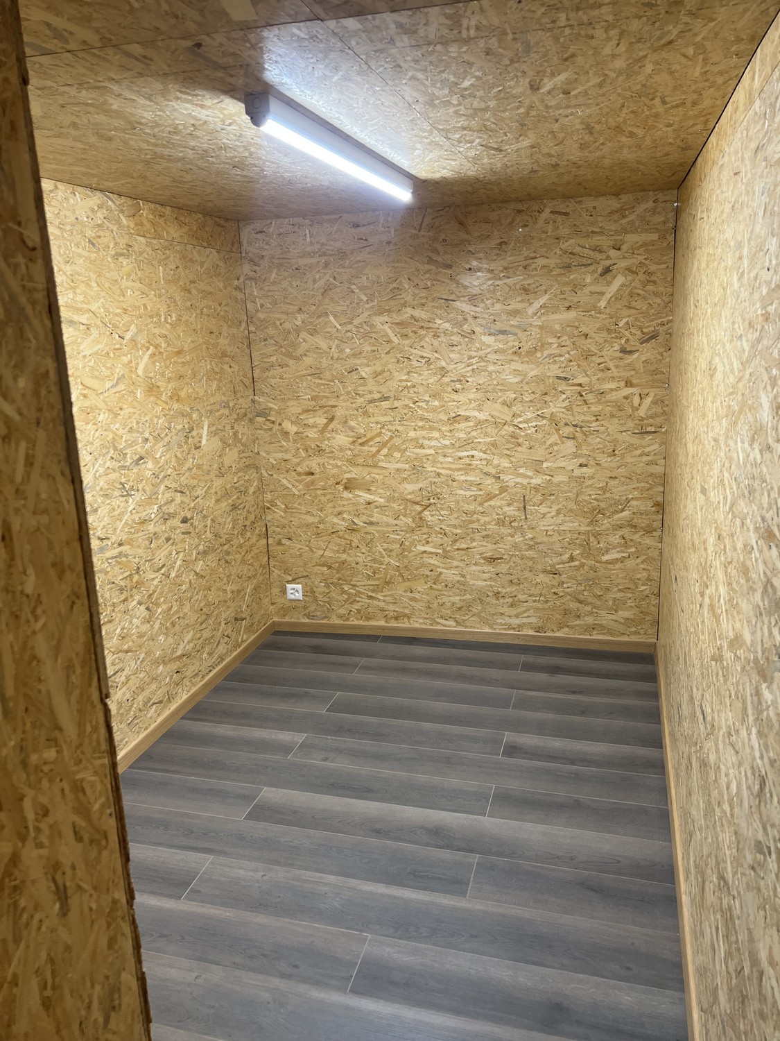 25-25m² commercial