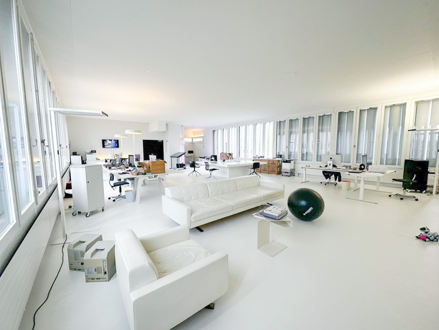 144m² office