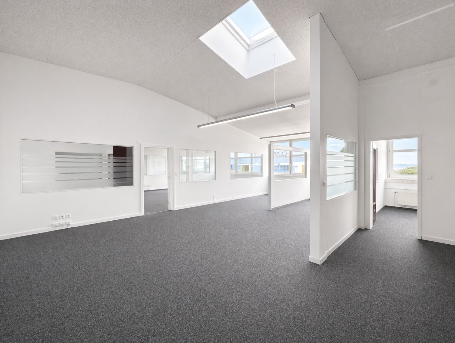 163m² office
