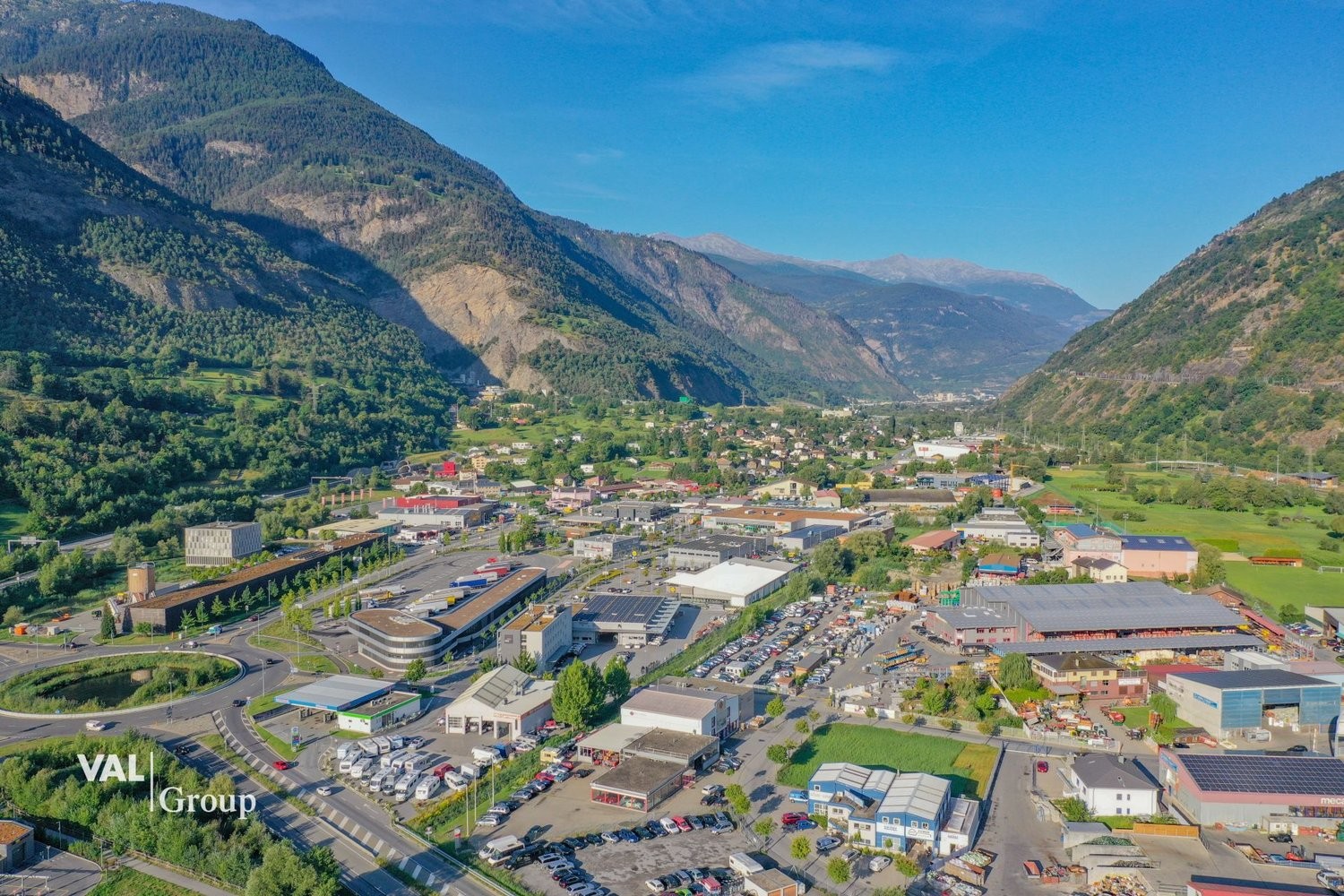 700m² living / commercial building