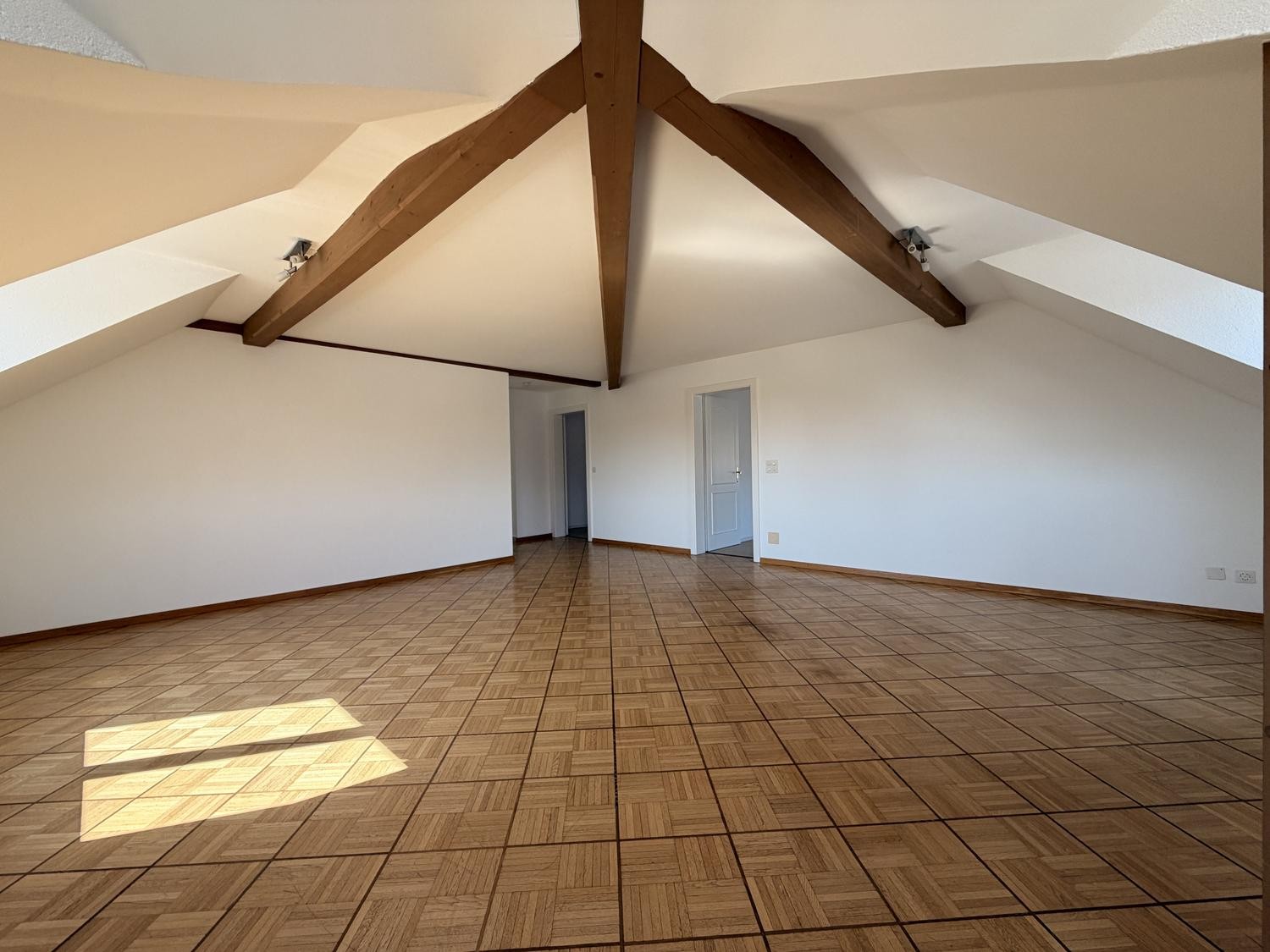 5 rooms apartment