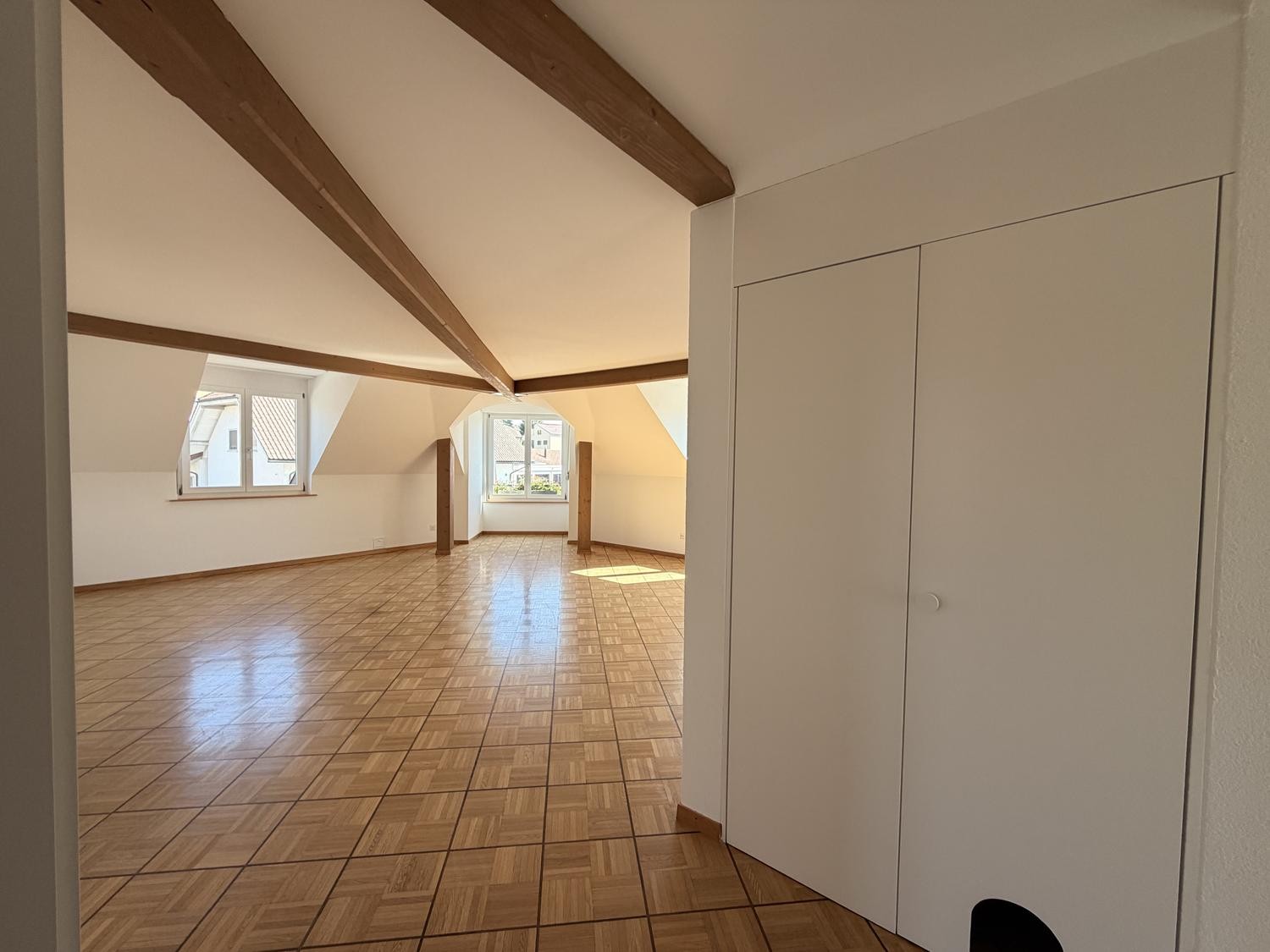 5 rooms apartment