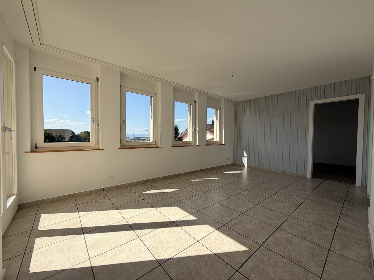 5 rooms apartment
