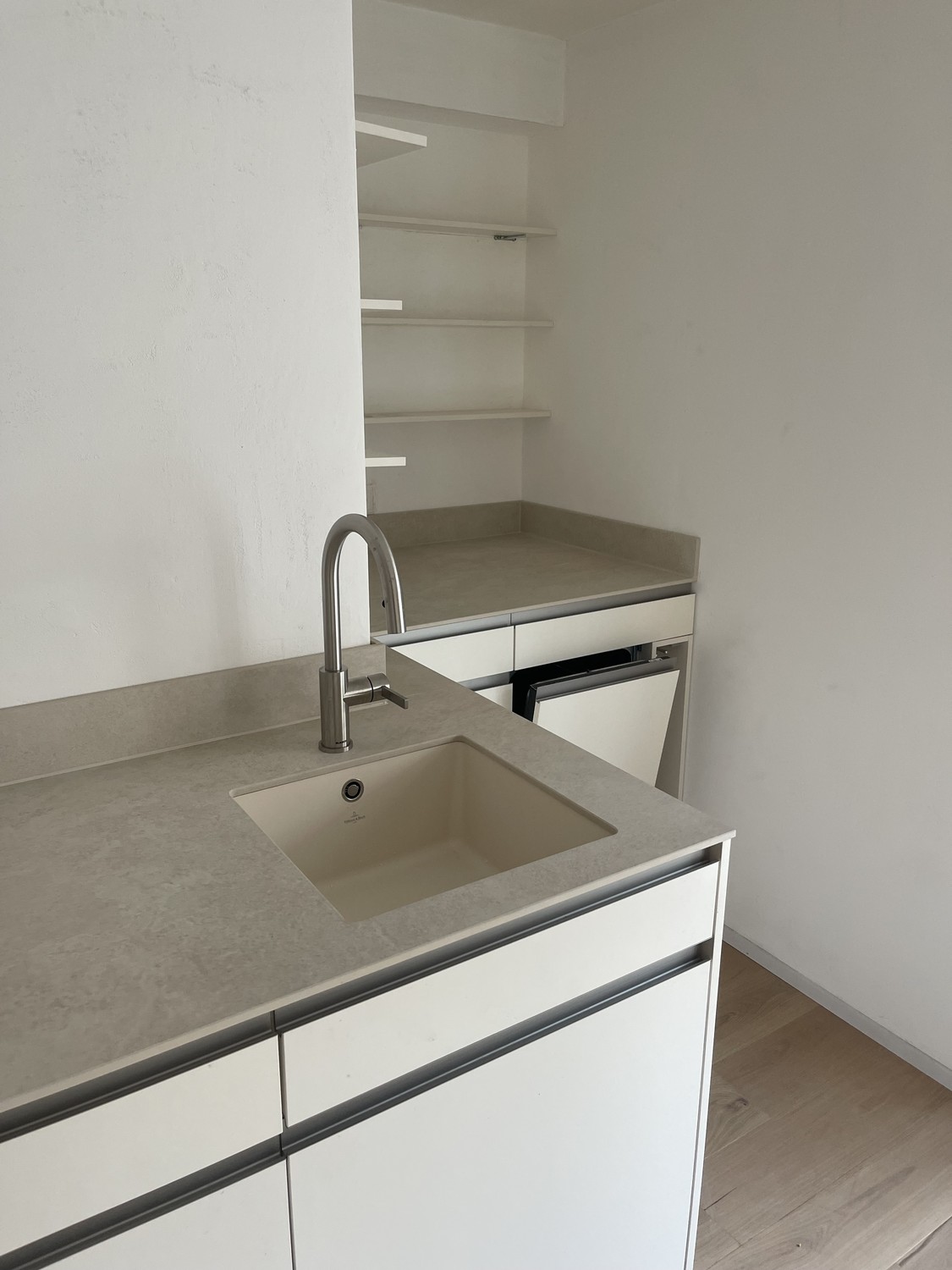 Neu renoviertes helles Studio in der Nähe des Bahnhofs Tiefenbrunnen - Zurich Seefeld, Foto 3 von 6