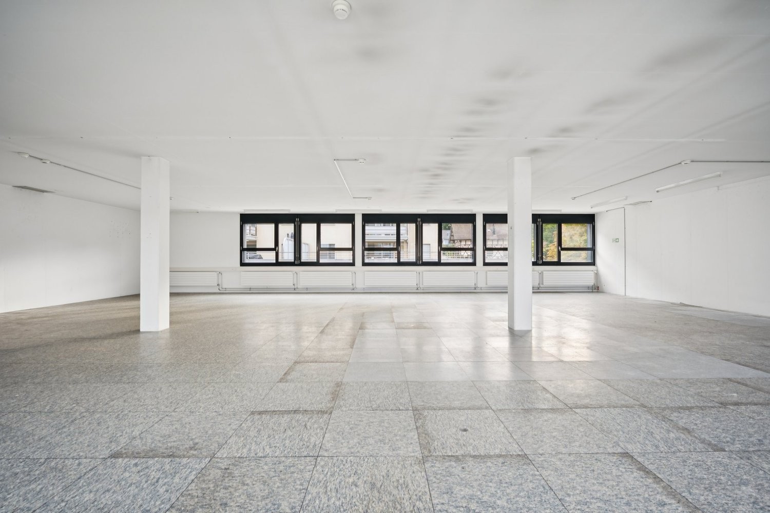 250m² commercial