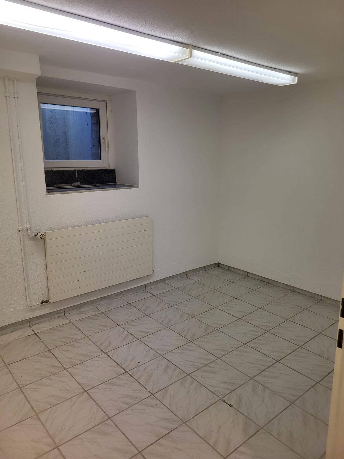 75m² commercial