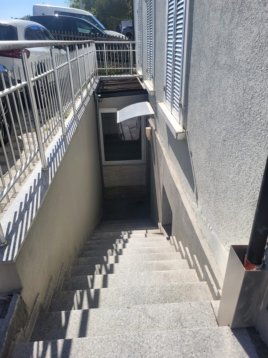 75m² commercial