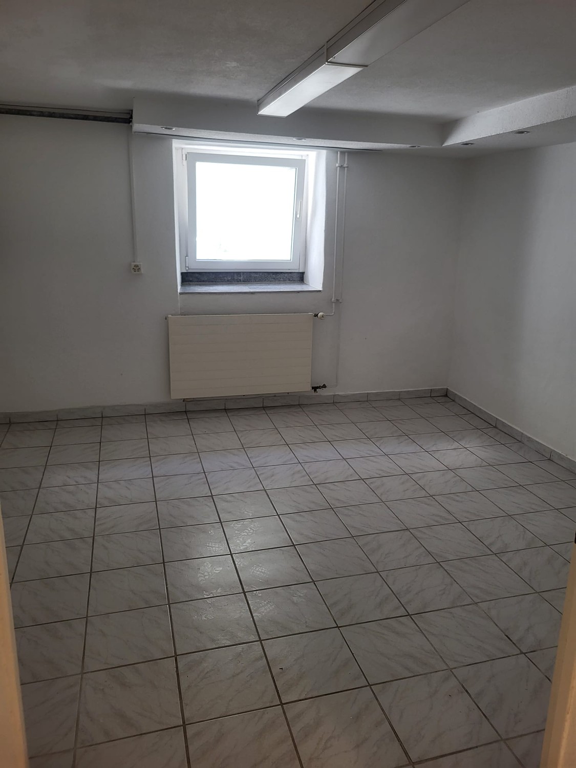 75m² commercial