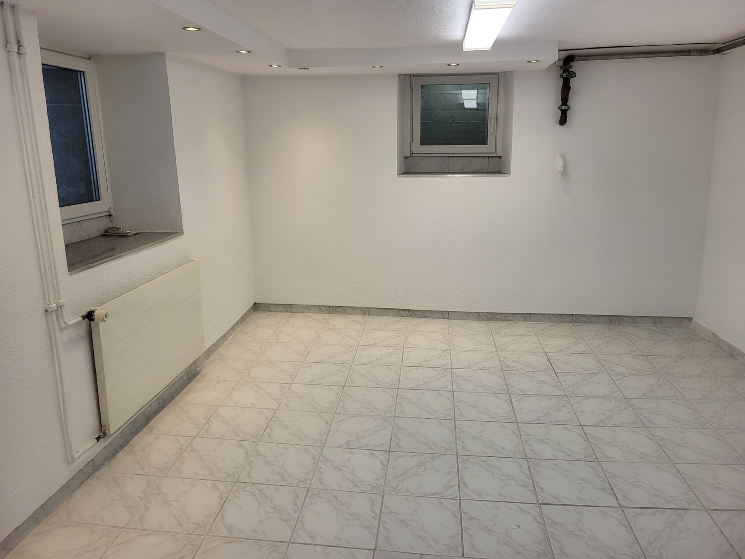 75m² commercial