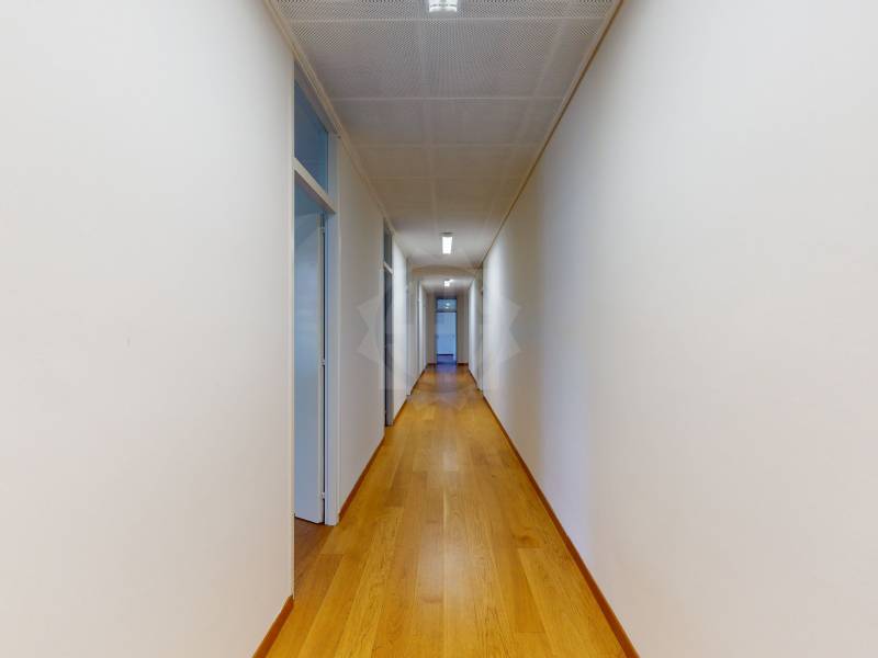 432m² Büro, Foto 3 von 10