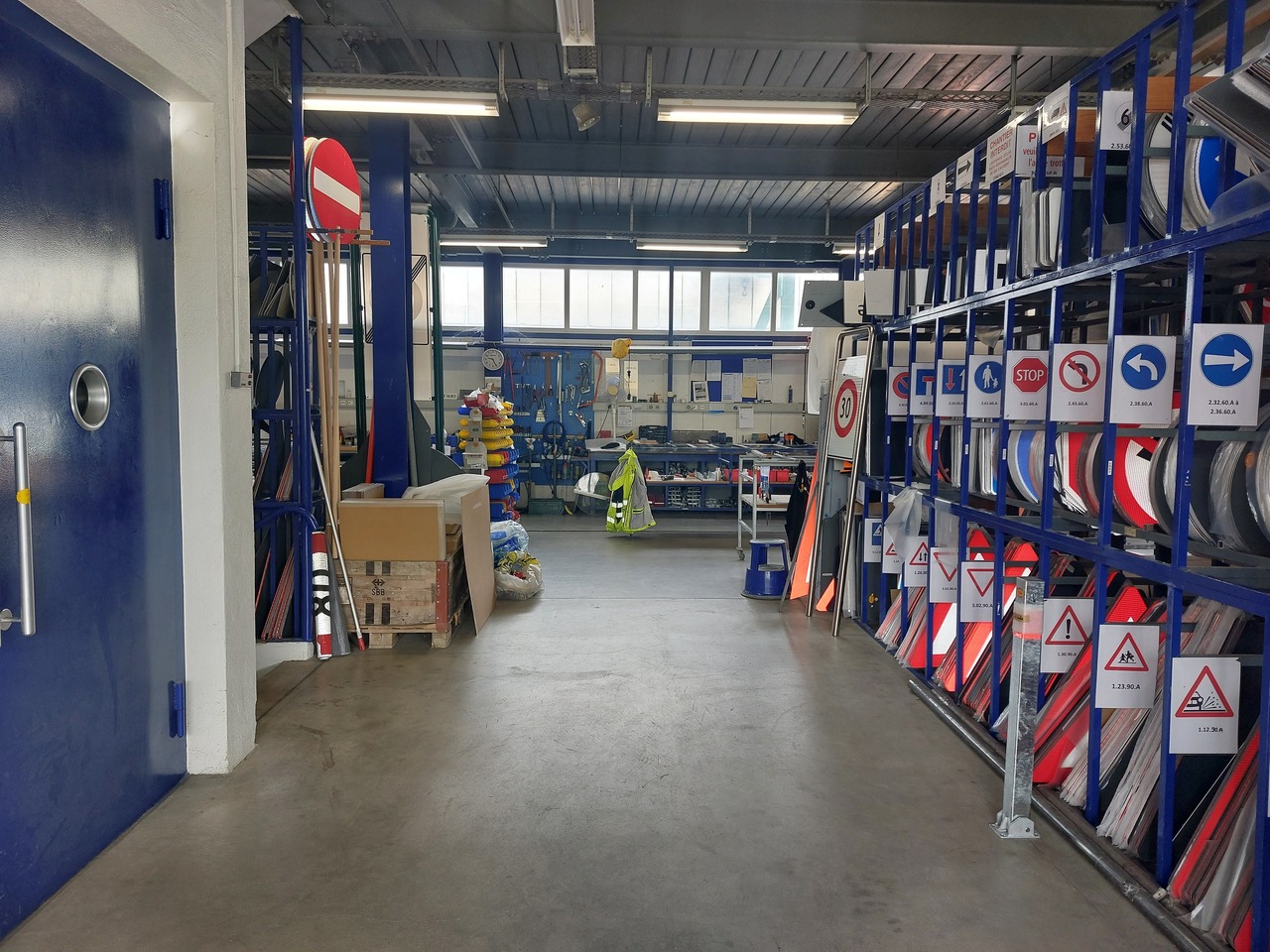 2671m² workshop