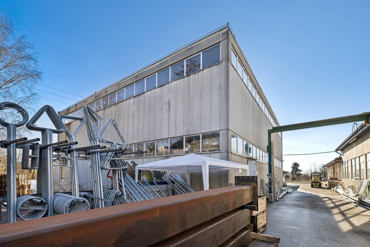 2671m² workshop