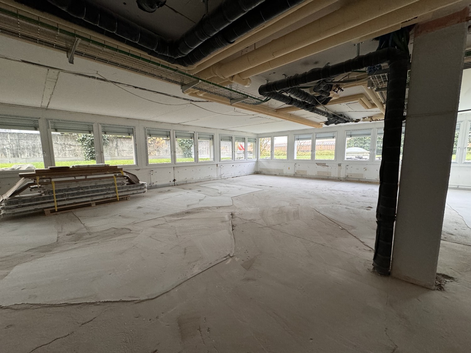 196m² commercial, photo 2 of 9
