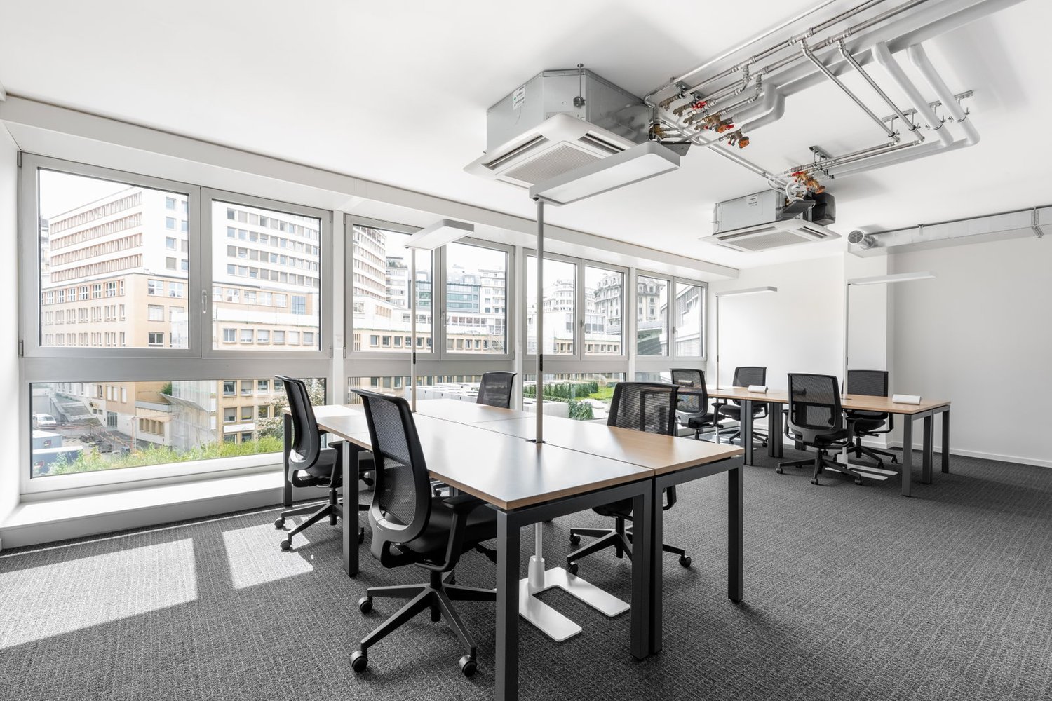 220m² office