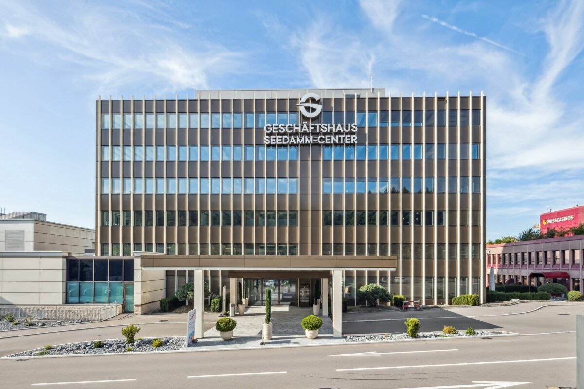 580m² office